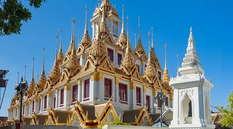 Wat Ratchanatdaram (Loha Prasat – Metal Castle)
